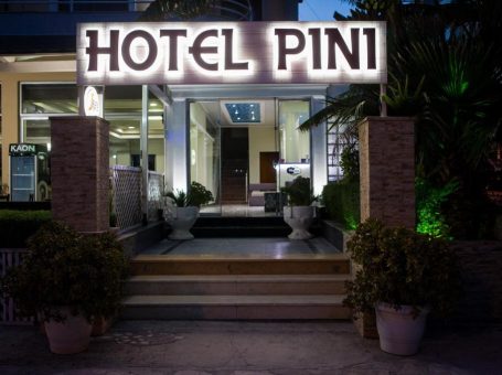 Hotel Pini 3* – Саранда